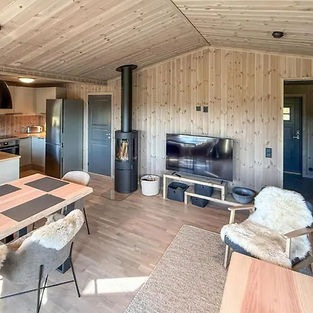 2 Bedroom Beautiful In Prázdninový dům *
