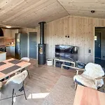 2 Bedroom Beautiful In Holiday home *