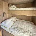 2 Bedroom Beautiful In Holiday home