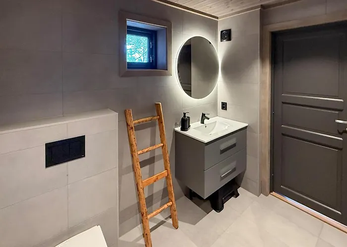 2 Bedroom Beautiful In *